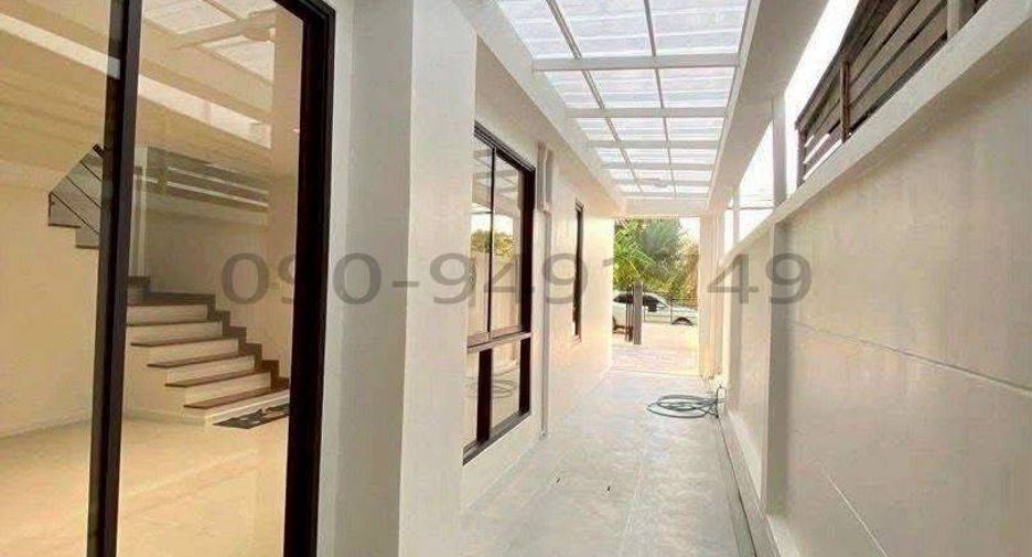 For rent 4 bedrooms townhouse in Lat Phrao, Bangkok
