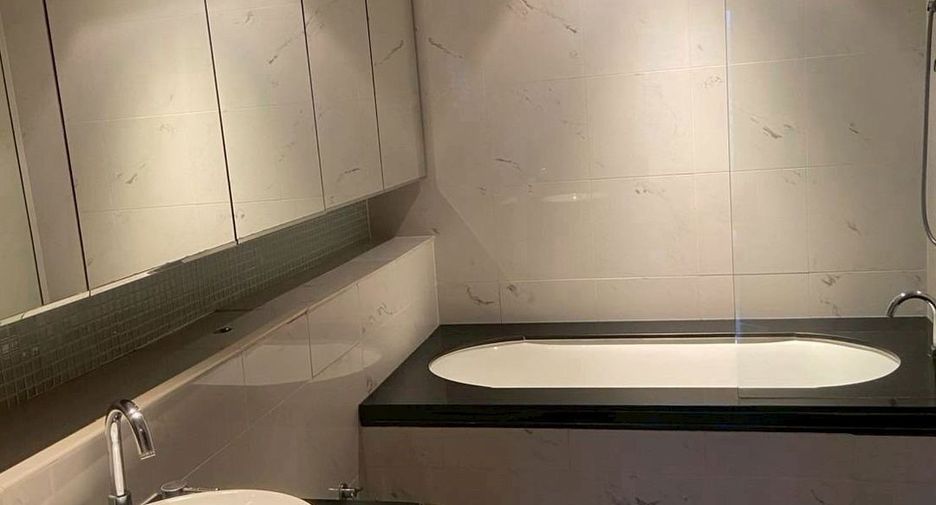 For rent 2 bedrooms condo in Khlong Toei, Bangkok