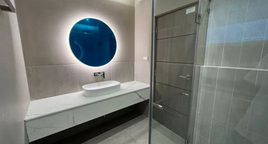 For sale 3 bedrooms townhouse in Phra Khanong, Bangkok