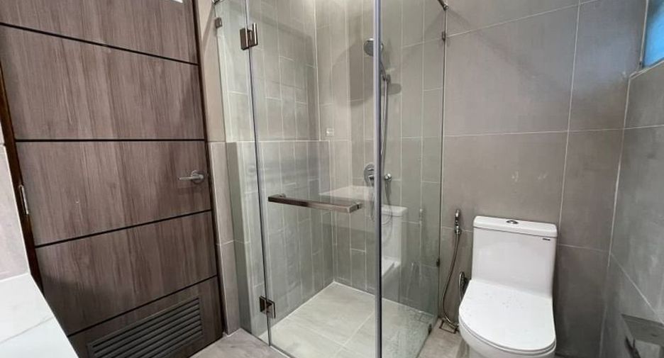For sale 3 bedrooms townhouse in Phra Khanong, Bangkok