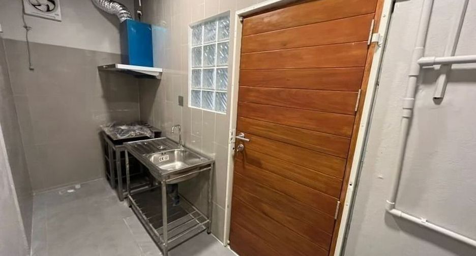 For sale 3 bedrooms townhouse in Phra Khanong, Bangkok