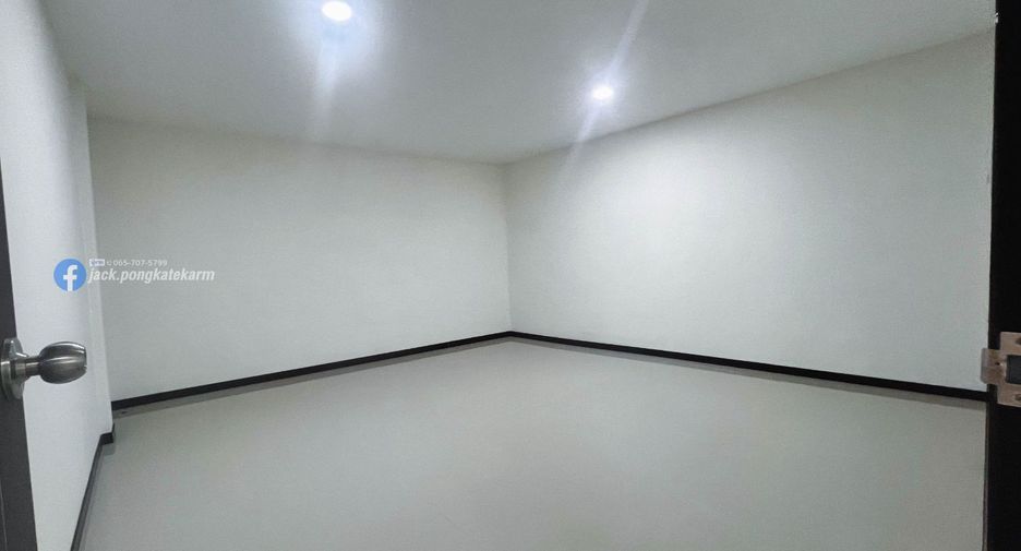 For sale 5 bedrooms house in Mueang Sa Kaeo, Sa Kaeo
