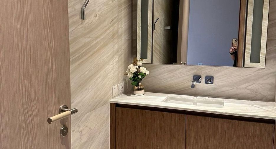 For rent 2 bedrooms condo in Pathum Wan, Bangkok