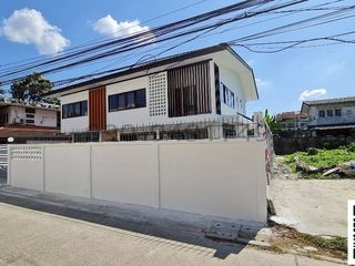 Casa en alquiler de 4 habitaciones en Lat Phrao, Bangkok