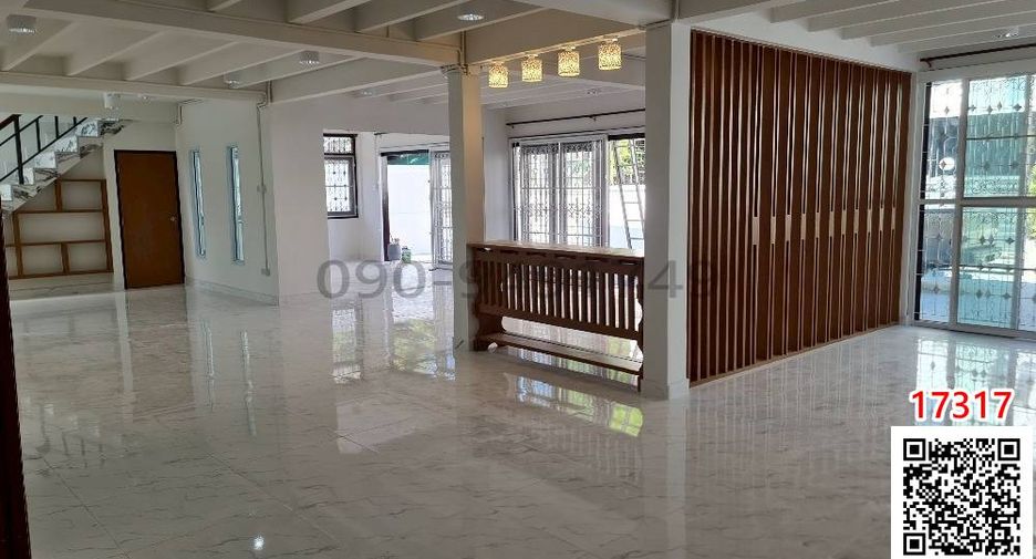 À louer 4 chambres maison à Lat Phrao, Bangkok