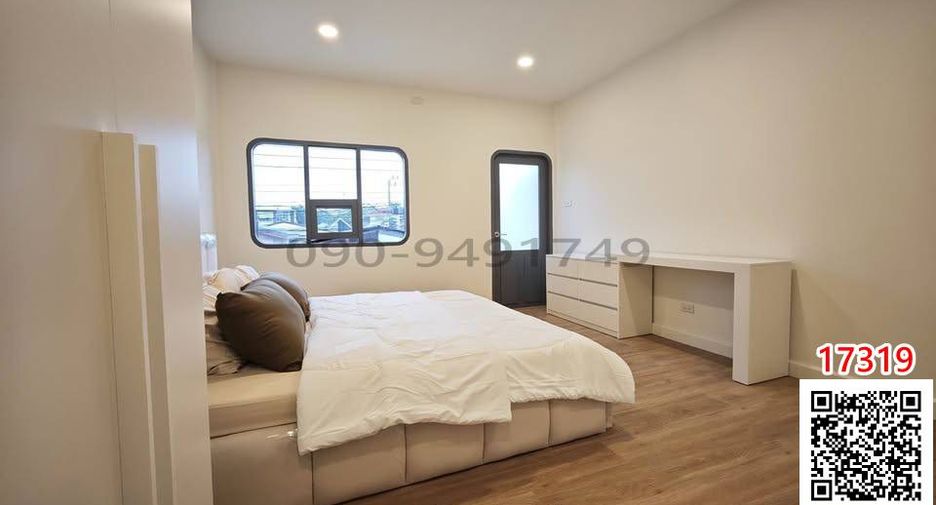 For rent 3 bedrooms townhouse in Lat Phrao, Bangkok