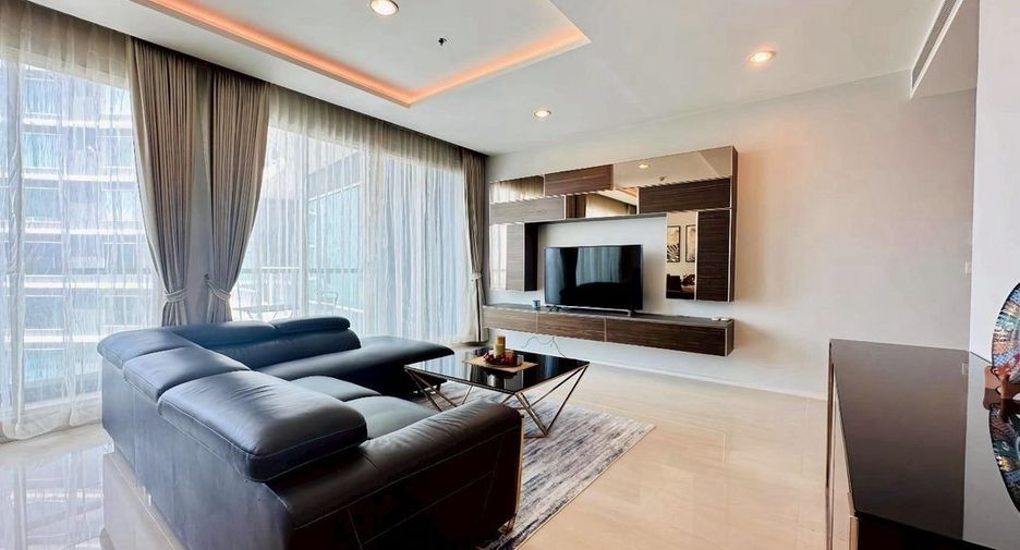 Condo en alquiler de 3 habitaciones en Bang Kho Laem, Bangkok