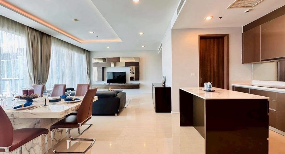 Condo en alquiler de 3 habitaciones en Bang Kho Laem, Bangkok