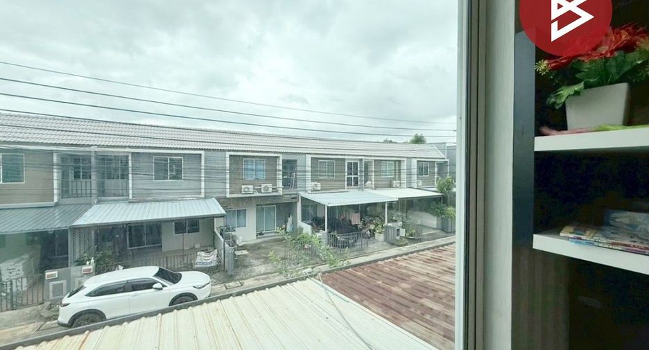 Casa adosada en venta de 4 habitaciones en Khlong Sam Wa, Bangkok