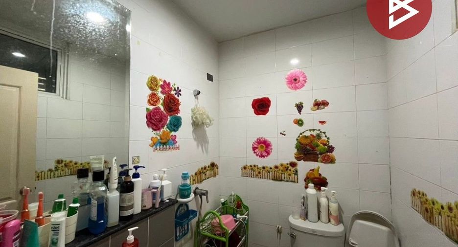 Casa adosada en venta de 4 habitaciones en Khlong Sam Wa, Bangkok