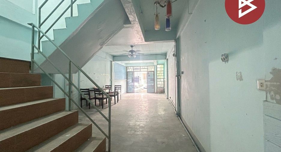 出售 6 卧室 联排别墅 在 Mueang Samut Sakhon, Samut Sakhon