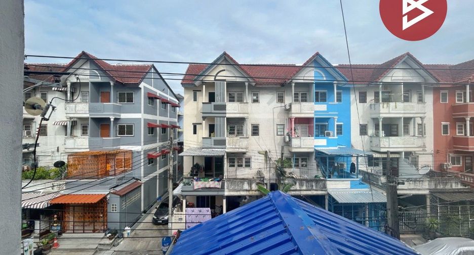出售 6 卧室 联排别墅 在 Mueang Samut Sakhon, Samut Sakhon