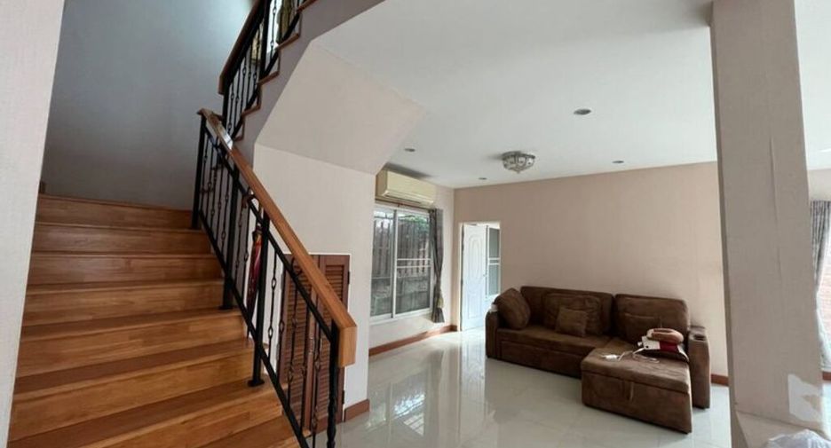 For rent 4 bedrooms house in Bang Khae, Bangkok