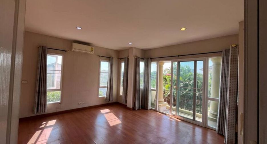 For rent 4 bedrooms house in Bang Khae, Bangkok