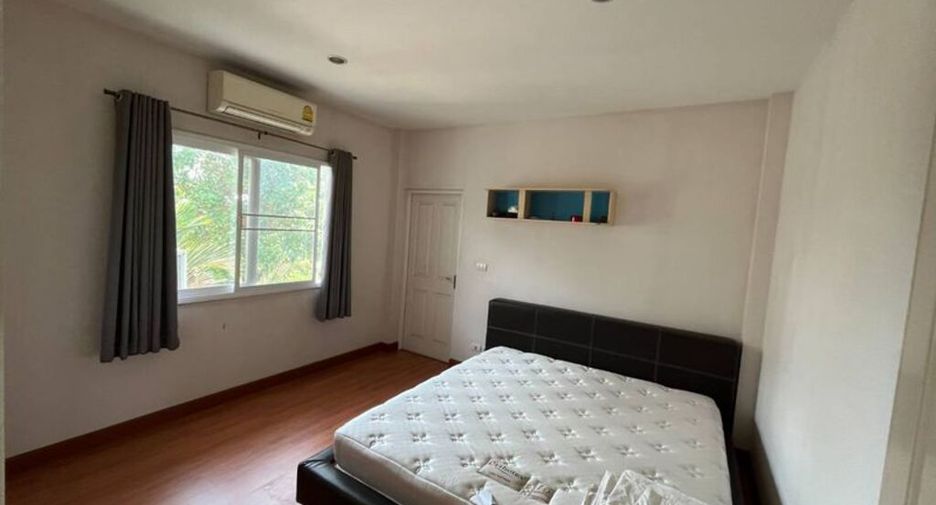 For rent 4 bedrooms house in Bang Khae, Bangkok