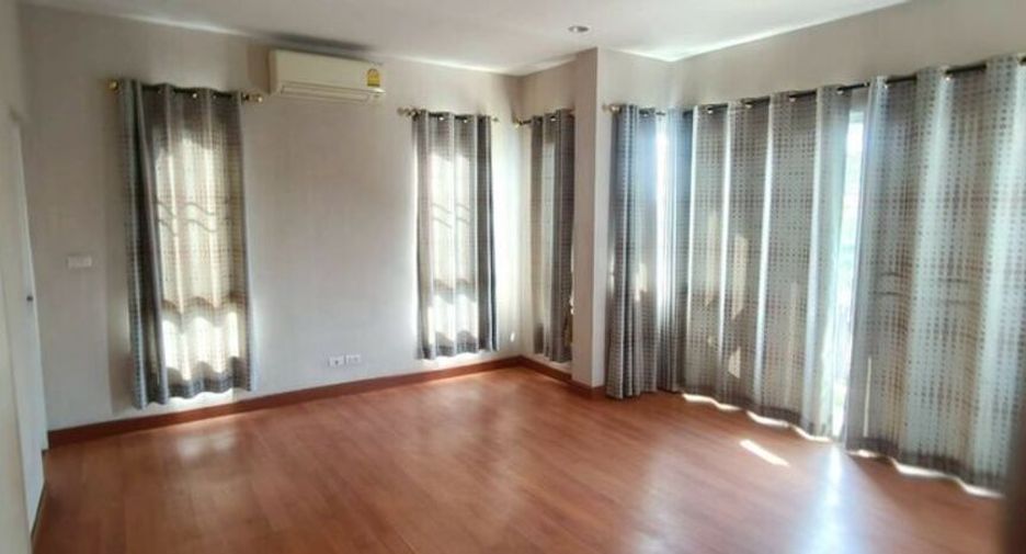 For rent 4 bedrooms house in Bang Khae, Bangkok