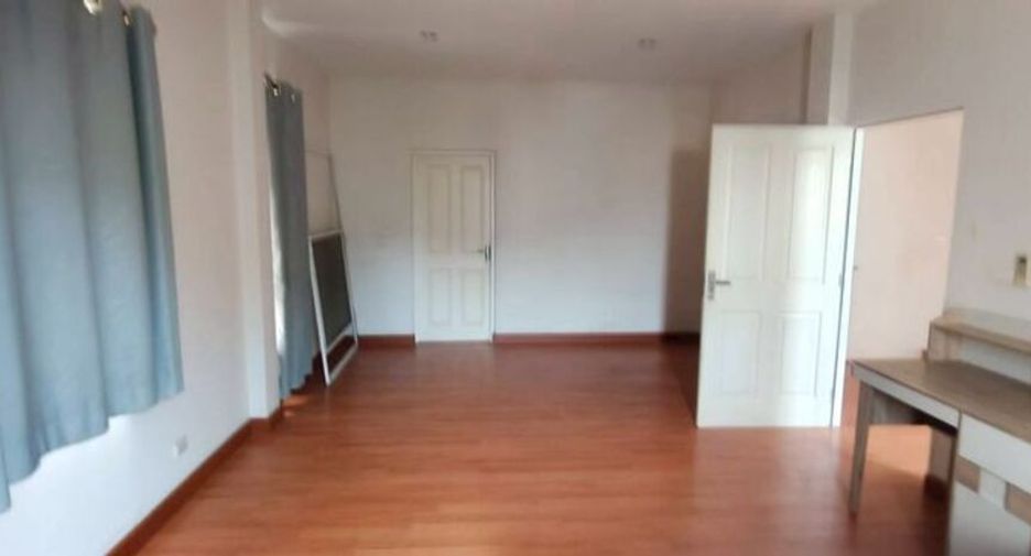 For rent 4 bedrooms house in Bang Khae, Bangkok