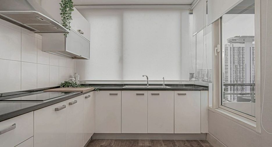 For rent and for sale 3 bedrooms condo in Watthana, Bangkok