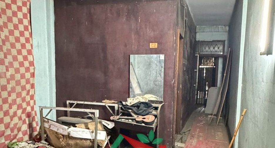For sale 2 bedrooms retail Space in Sam Phran, Nakhon Pathom