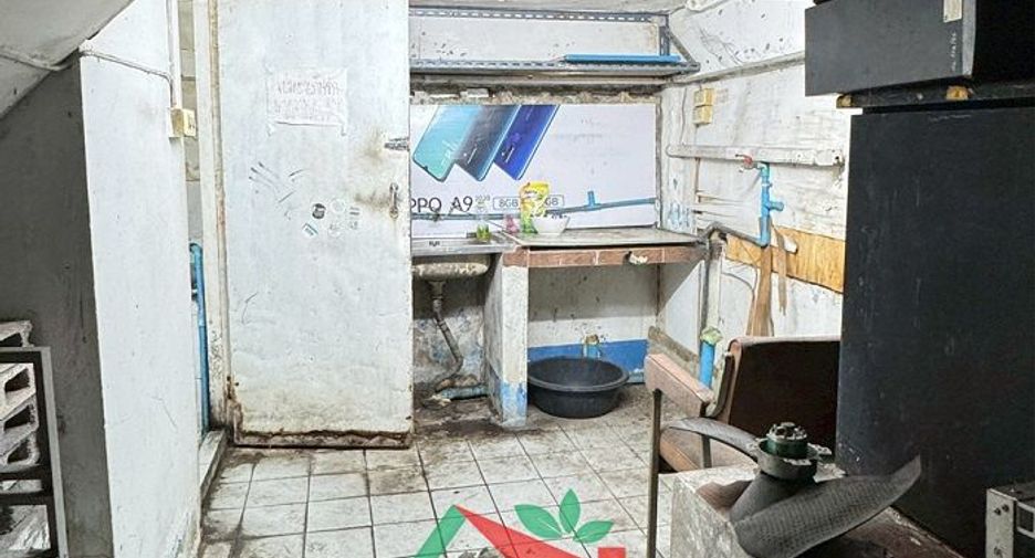 For sale 2 bedrooms retail Space in Sam Phran, Nakhon Pathom