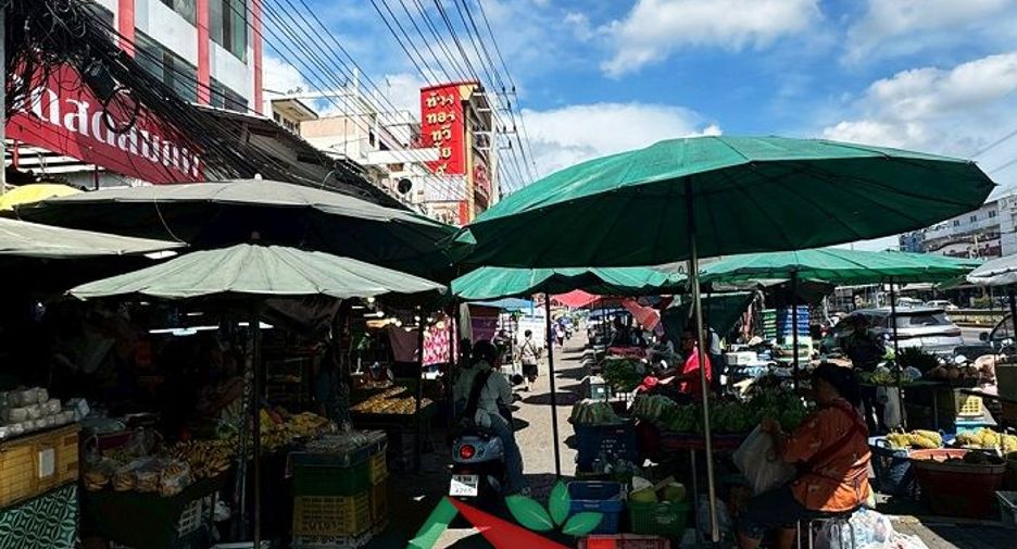 For sale 2 bedrooms retail Space in Sam Phran, Nakhon Pathom