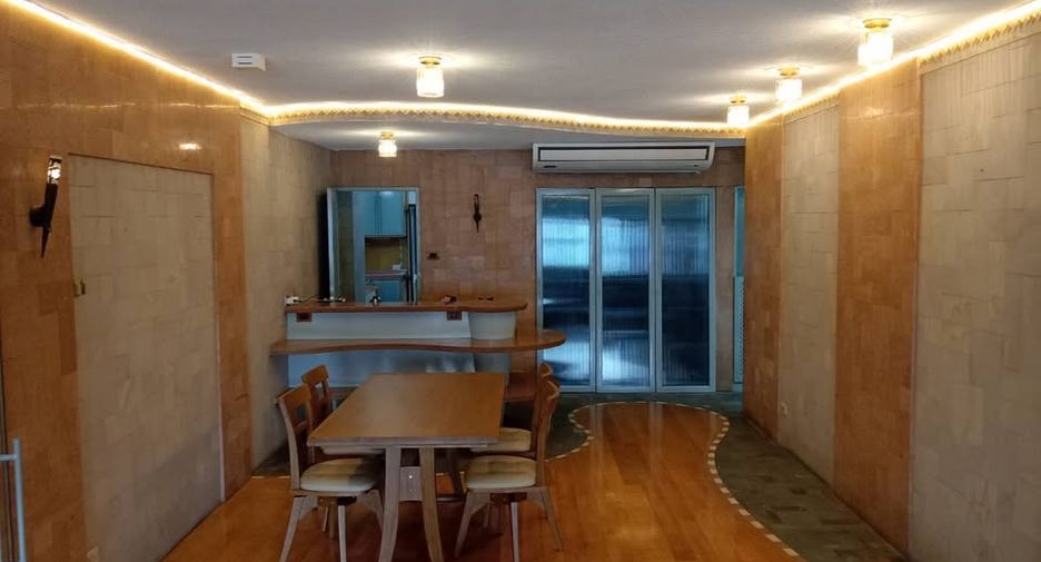 For rent 2 bedrooms condo in Pathum Wan, Bangkok