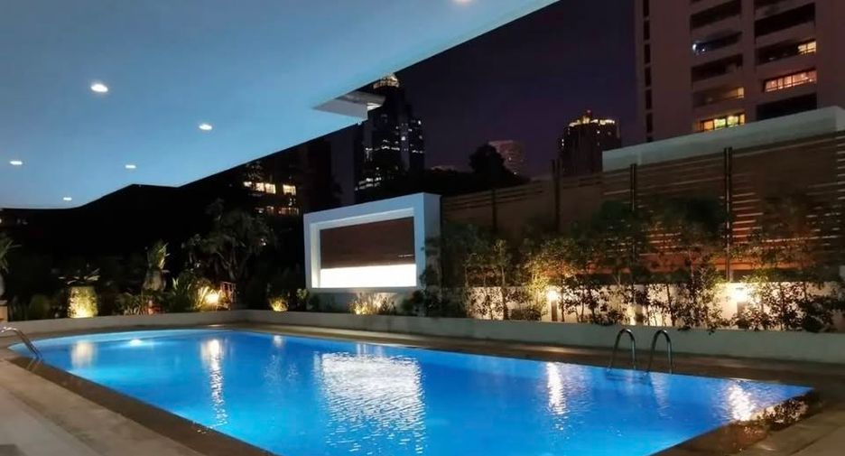 For rent 2 bedrooms condo in Pathum Wan, Bangkok