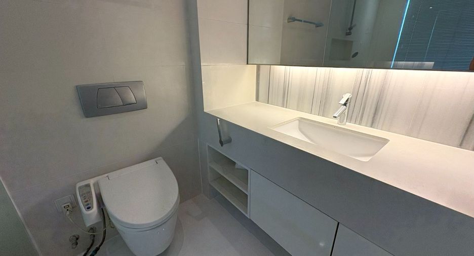 For sale 1 bed condo in Khlong Toei, Bangkok
