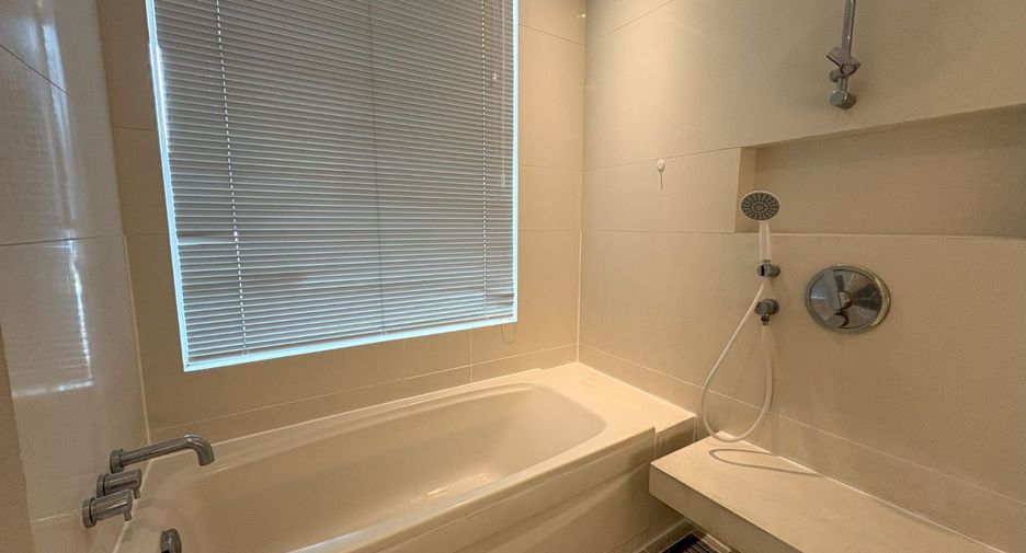 For sale 1 bed condo in Khlong Toei, Bangkok