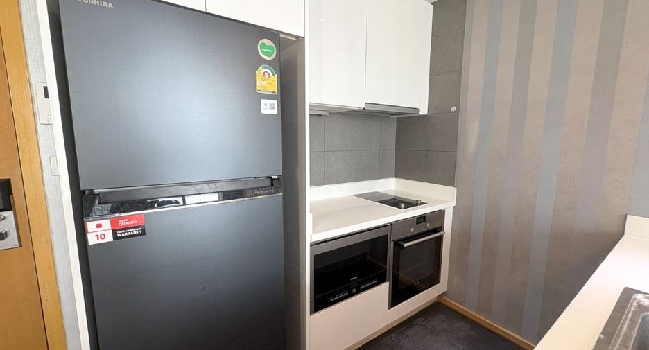 For sale 1 bed condo in Khlong Toei, Bangkok