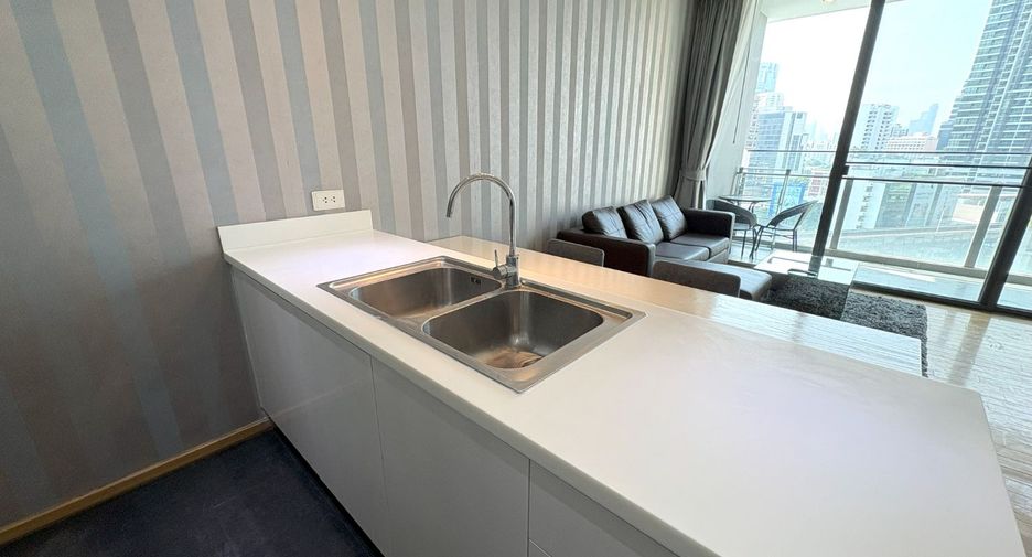 For sale 1 bed condo in Khlong Toei, Bangkok