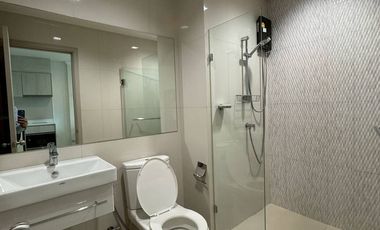 Condo en alquiler y en venta de 2 habitaciones en Khlong Toei, Bangkok