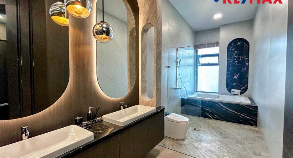 For sale 5 bedrooms house in East Pattaya, Pattaya