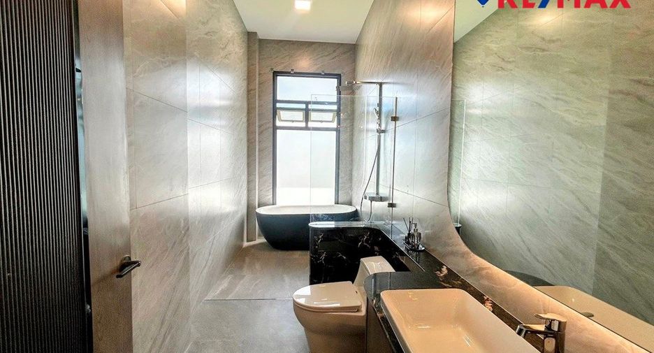 For sale 5 bedrooms house in East Pattaya, Pattaya