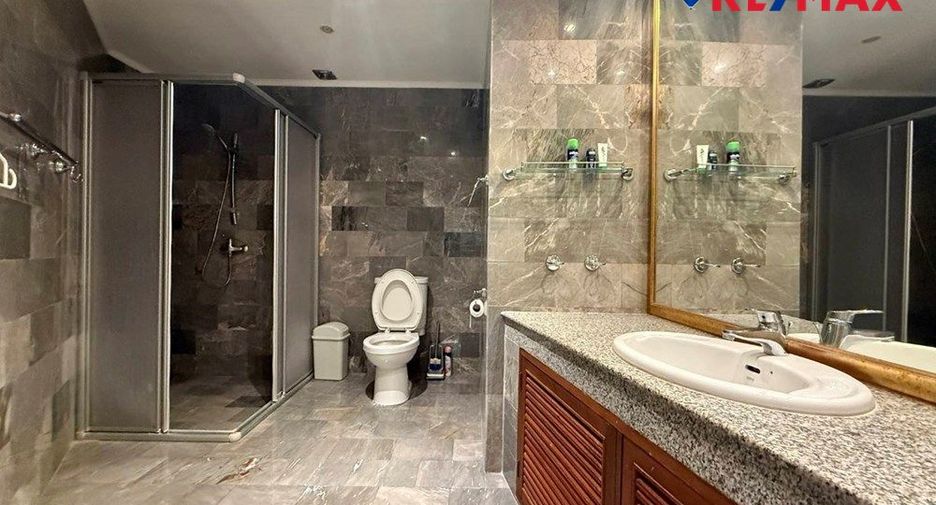For sale 3 bedrooms house in Pratumnak, Pattaya