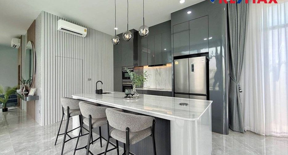 For sale 4 bedrooms house in East Pattaya, Pattaya
