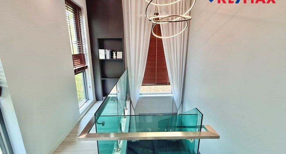 For sale 4 bedrooms house in East Pattaya, Pattaya