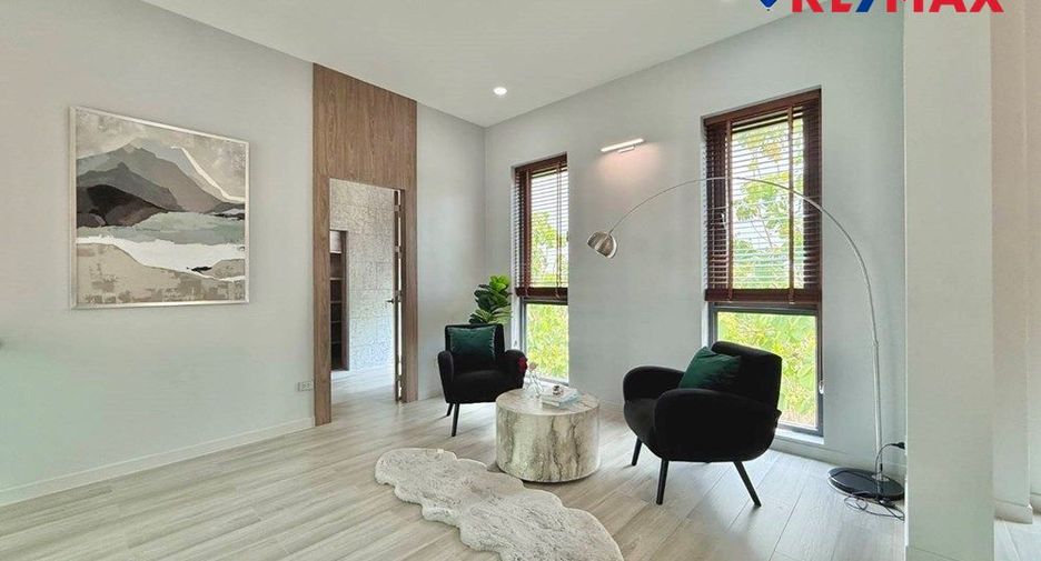 For sale 4 bedrooms house in East Pattaya, Pattaya