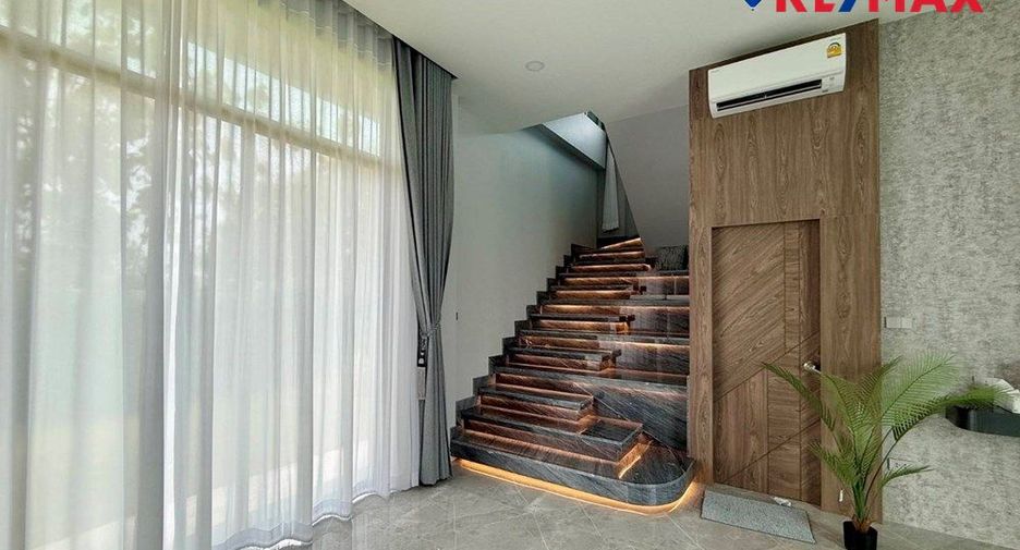 For sale 4 bedrooms house in East Pattaya, Pattaya