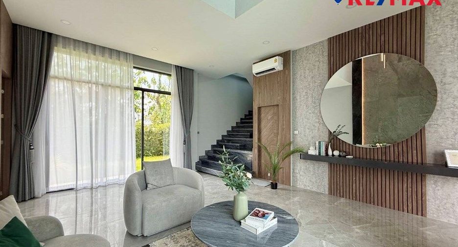 For sale 4 bedrooms house in East Pattaya, Pattaya
