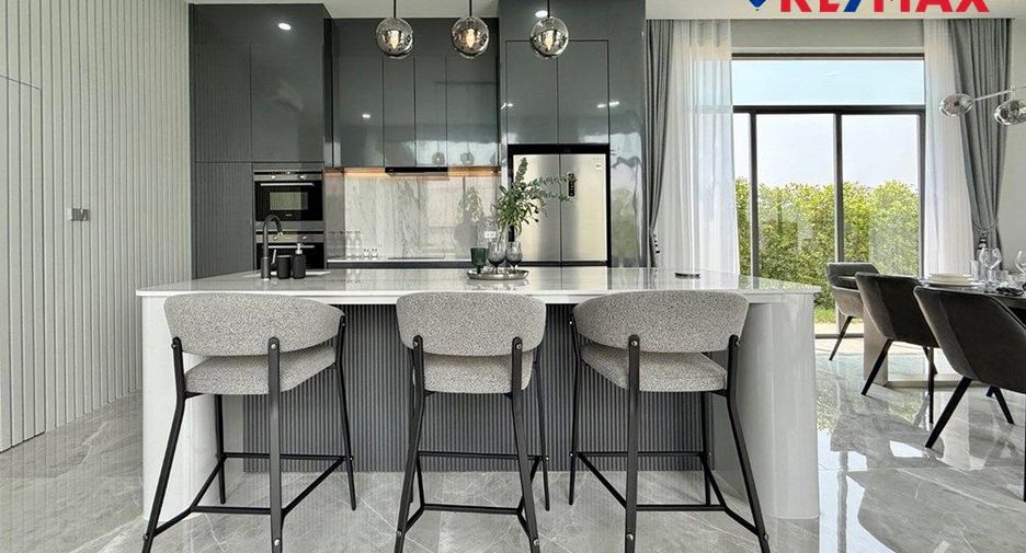 For sale 4 bedrooms house in East Pattaya, Pattaya