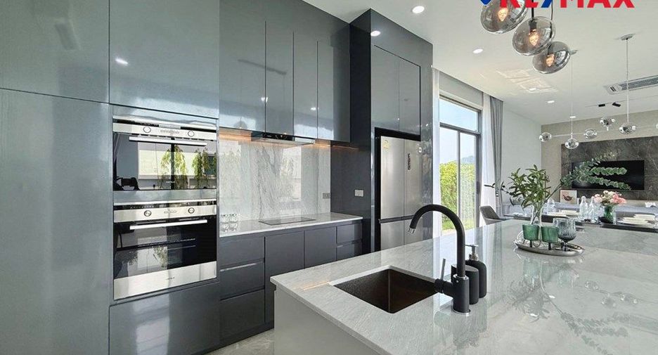 For sale 4 bedrooms house in East Pattaya, Pattaya