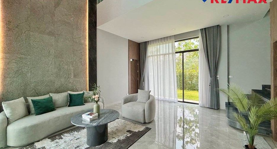 For sale 4 bedrooms house in East Pattaya, Pattaya