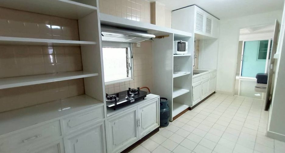 For rent 6 bedrooms house in Mueang Chiang Mai, Chiang Mai