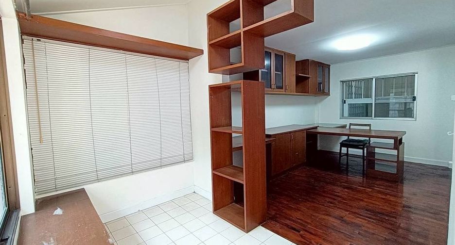 For rent 6 bedrooms house in Mueang Chiang Mai, Chiang Mai