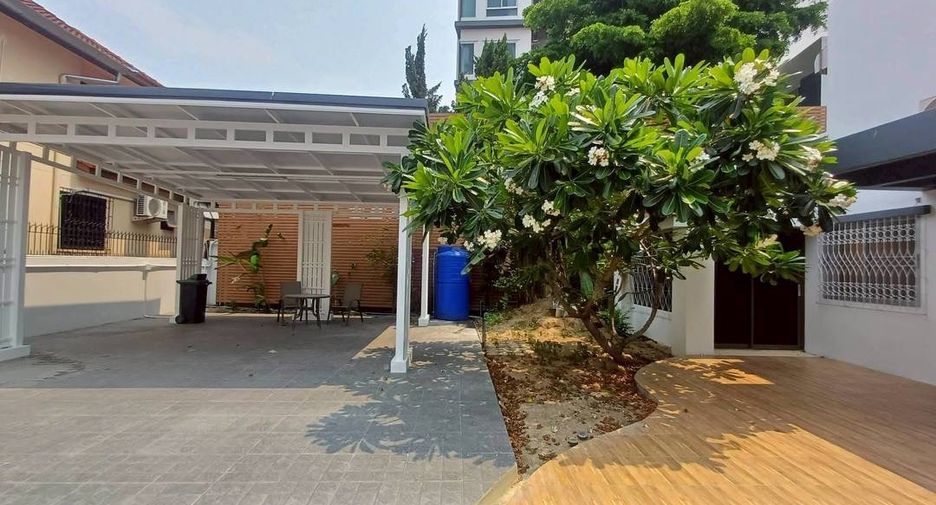 For rent 6 bedrooms house in Mueang Chiang Mai, Chiang Mai
