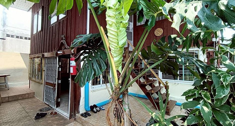 For rent 4 bedrooms house in Mueang Chiang Mai, Chiang Mai
