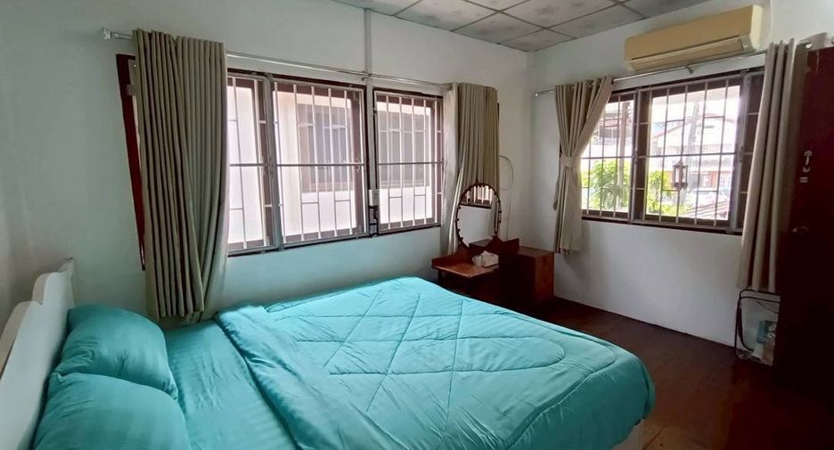 For rent 4 bedrooms house in Mueang Chiang Mai, Chiang Mai