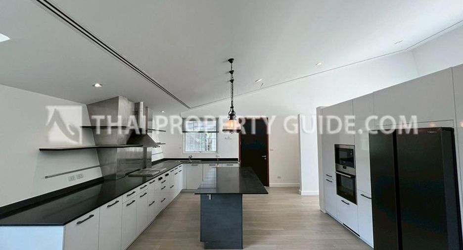 Casa en alquiler de 4 habitaciones en Pak Kret, Nonthaburi