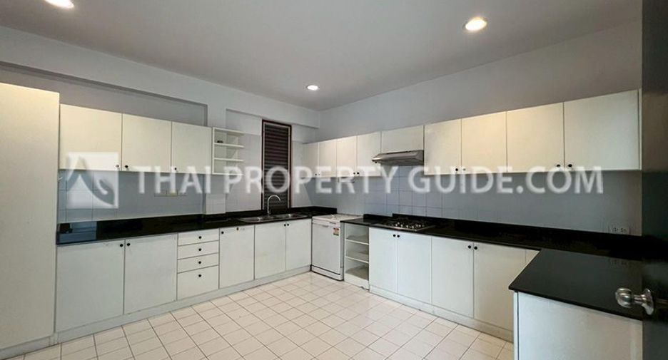 Casa en alquiler de 4 habitaciones en Pak Kret, Nonthaburi